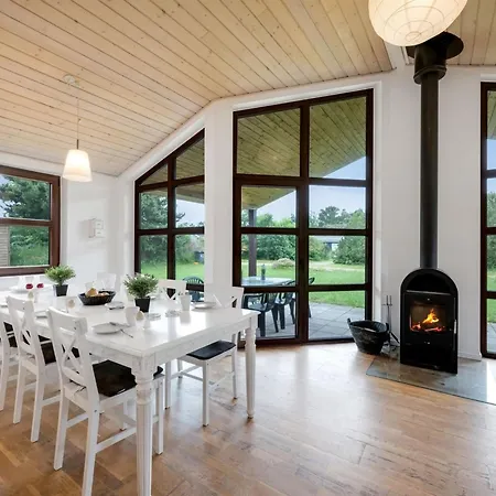 Silvia - 300m To The Fjord By Interhome *