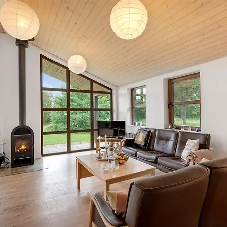 Silvia - 300m To The Fjord By Interhome