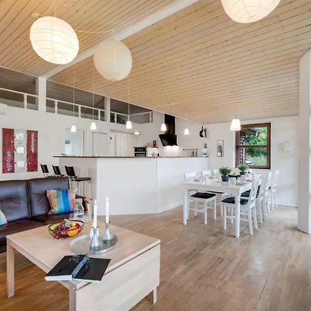 Silvia - 300m To The Fjord By Interhome