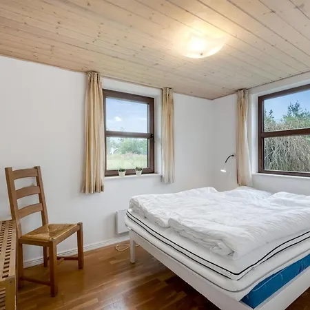 Silvia - 300m To The Fjord By Interhome